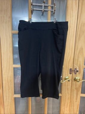 154. croft & barrow Black Stretch Capris